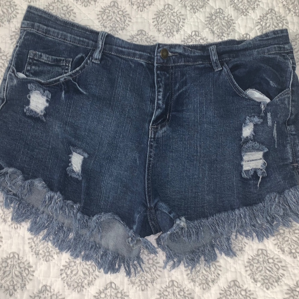 XL stretch distressed denim shorts